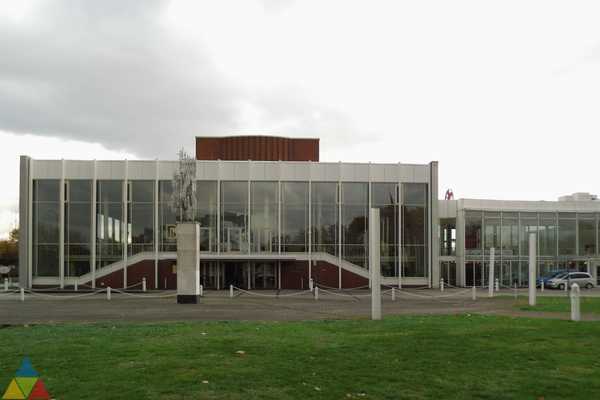 Foto des Gebäudes. Foto des Gebäudes.