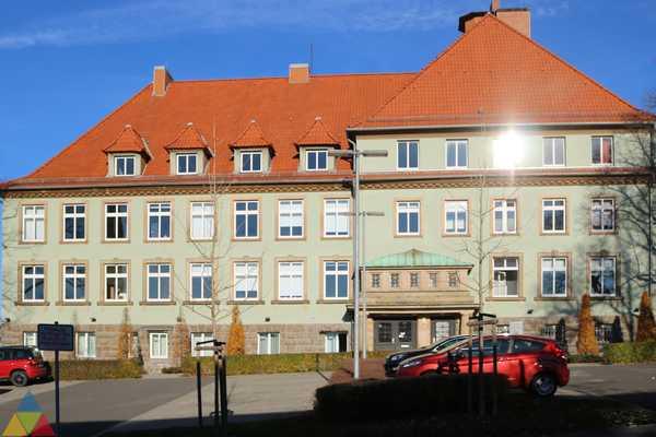 Foto des Gebäudes. Foto des Gebäudes.