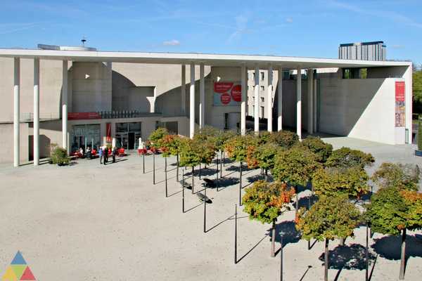 Foto des Gebäudes. Foto des Gebäudes.