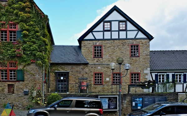 Foto des Gebäudes. Foto des Gebäudes.