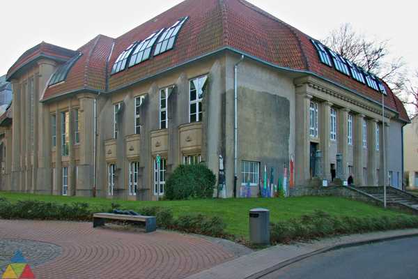 Foto des Gebäudes. Foto des Gebäudes.