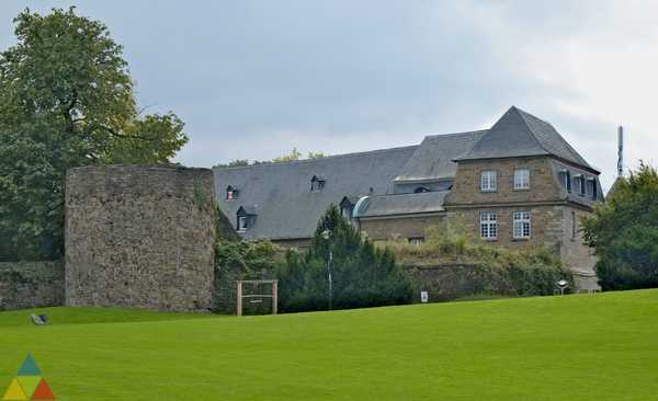 Foto des Gebäudes. Foto des Gebäudes.