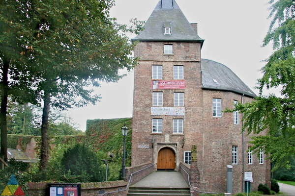 Foto des Gebäudes. Foto des Gebäudes.