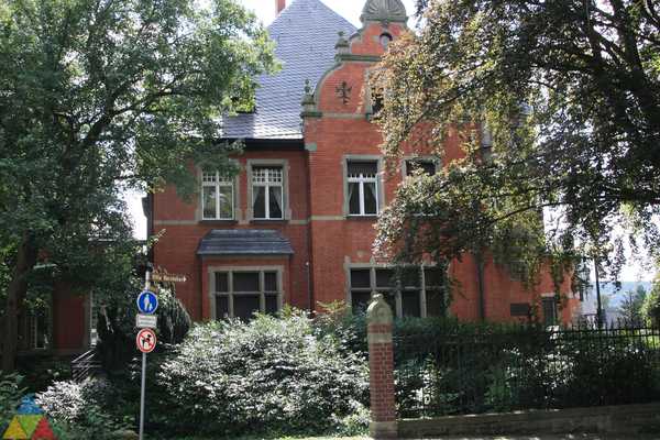 Foto des Gebäudes. Foto des Gebäudes.