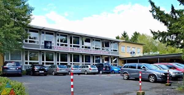 Foto des Gebäudes. Foto des Gebäudes.