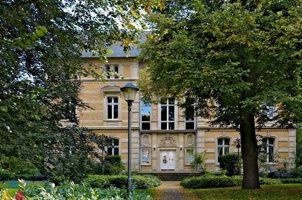 Foto des Gebäudes. Foto des Gebäudes.