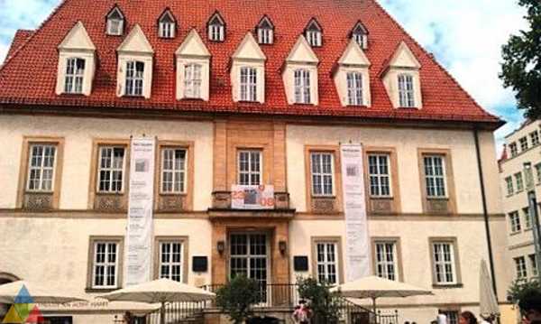 Foto des Gebäudes. Foto des Gebäudes.