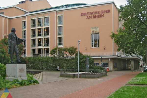 Foto des Gebäudes. Foto des Gebäudes.