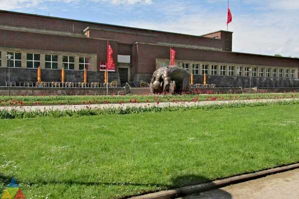 Foto des Gebäudes. Foto des Gebäudes.