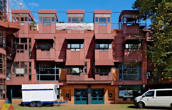 Foto des Gebäudes. Foto des Gebäudes.