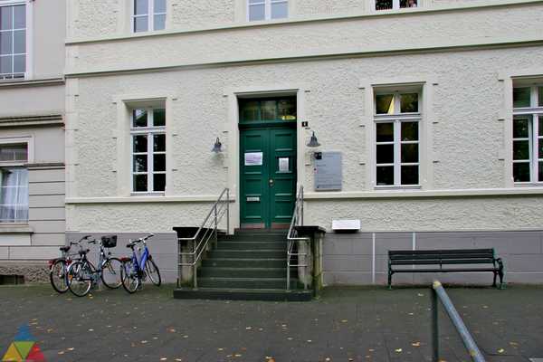 Foto des Gebäudes. Foto des Gebäudes.