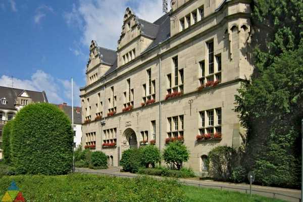 Foto des Gebäudes. Foto des Gebäudes.