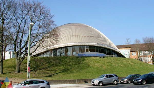 Foto des Gebäudes. Foto des Gebäudes.