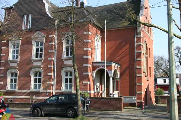 Foto des Gebäudes. Foto des Gebäudes.