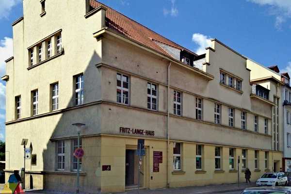 Foto des Gebäudes. Foto des Gebäudes.