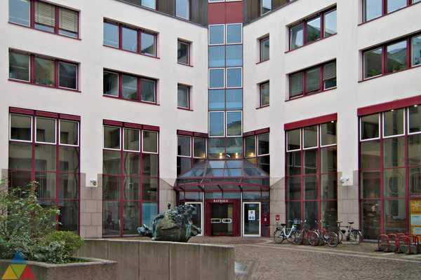 Foto des Gebäudes. Foto des Gebäudes.