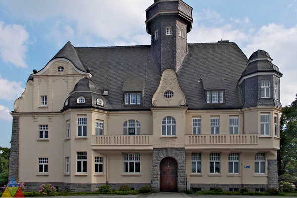 Foto des Gebäudes. Foto des Gebäudes.