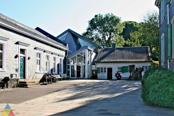 Foto des Gebäudes. Foto des Gebäudes.