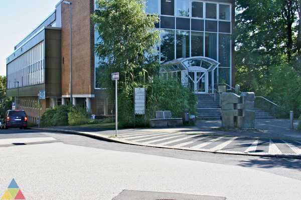 Foto des Gebäudes. Foto des Gebäudes.