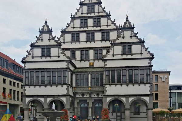 Foto des Gebäudes. Foto des Gebäudes.