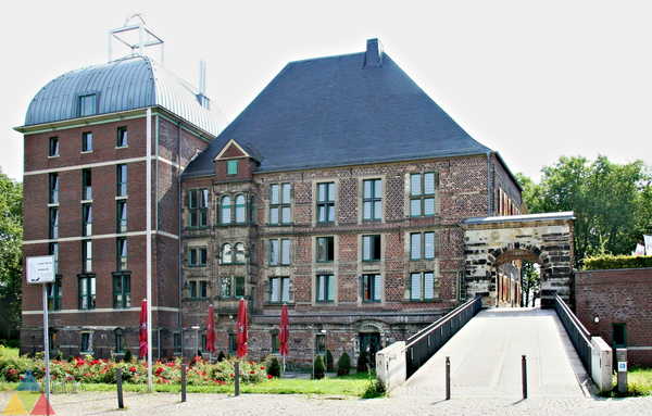 Foto des Gebäudes. Foto des Gebäudes.