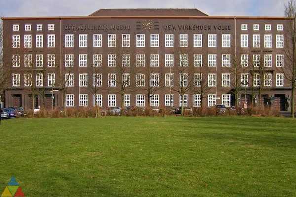 Foto des Gebäudes. Foto des Gebäudes.