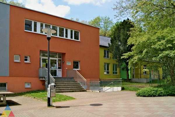 Foto des Gebäudes. Foto des Gebäudes.