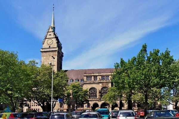 Foto des Gebäudes. Foto des Gebäudes.