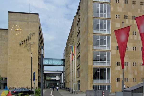 Foto des Gebäudes. Foto des Gebäudes.