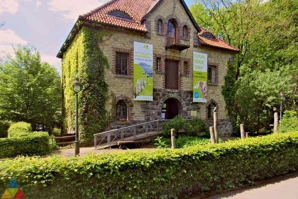 Foto des Gebäudes. Foto des Gebäudes.