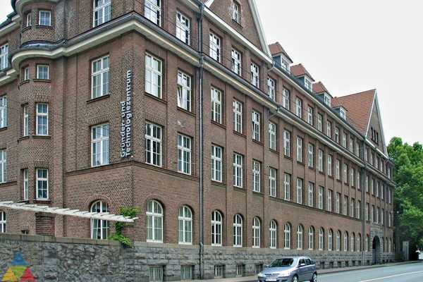 Foto des Gebäudes. Foto des Gebäudes.