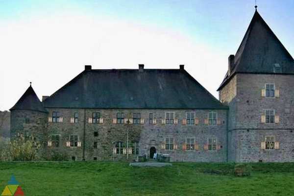 Foto des Gebäudes. Foto des Gebäudes.