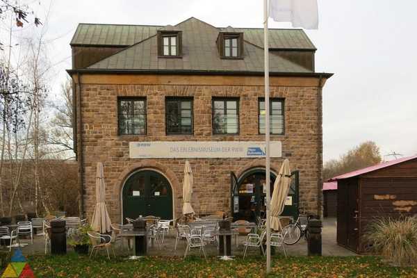 Foto des Gebäudes. Foto des Gebäudes.