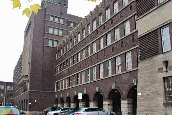 Foto des Gebäudes. Foto des Gebäudes.